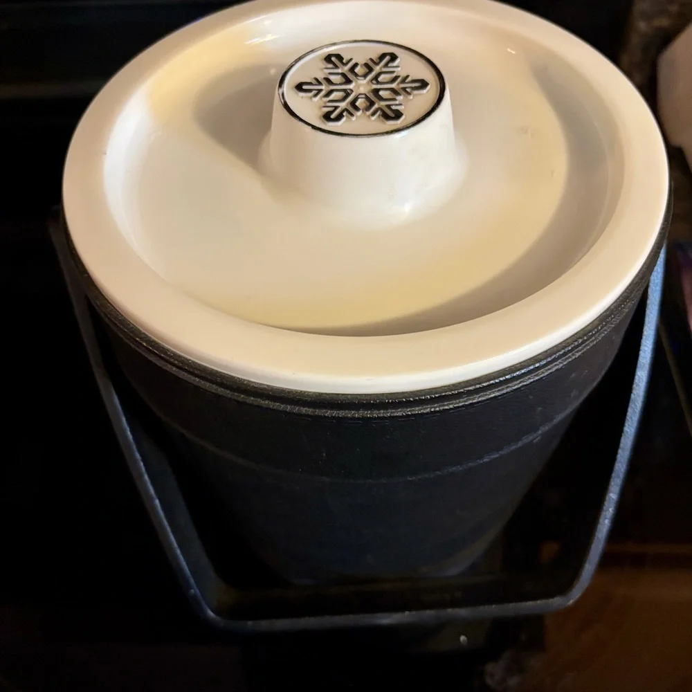 Black and White Ice Bucket with Handle